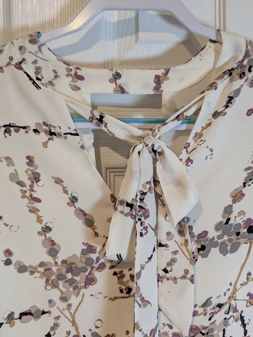 Daniel Rainn Cream Floral Dot-Print Long Sleeve V-Neck Blouse - Picture 2 of 4